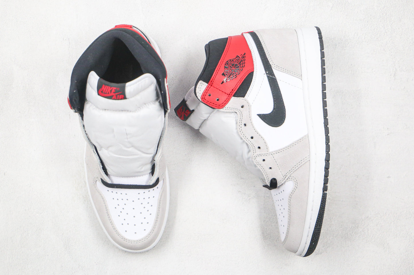 Jordan 1 Retro High Light Smoke Gray