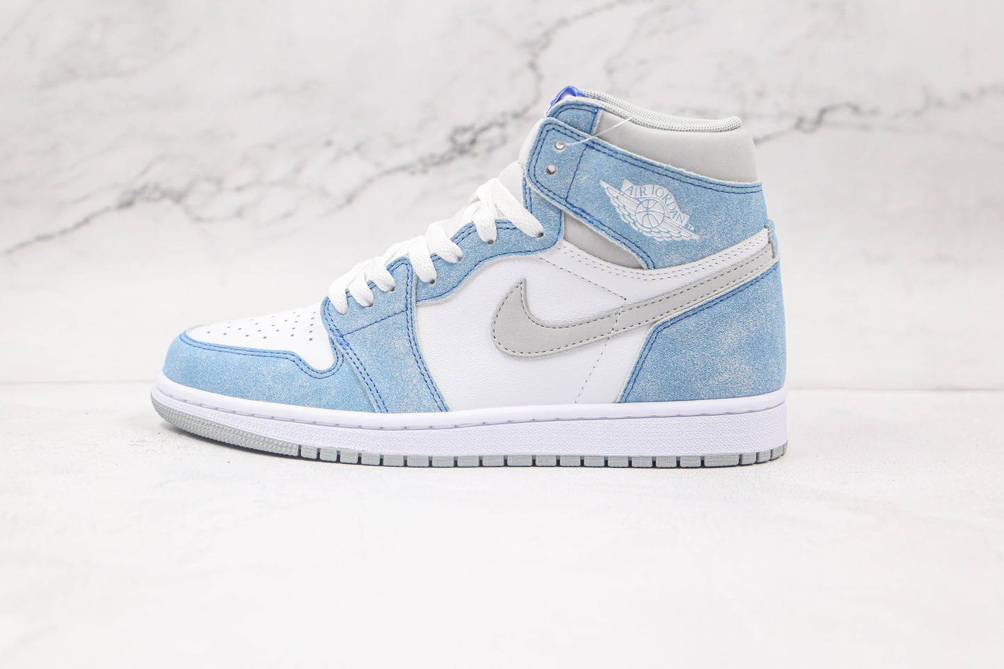 Jordan 1 Retro High Hyper Royal Smoke Gray