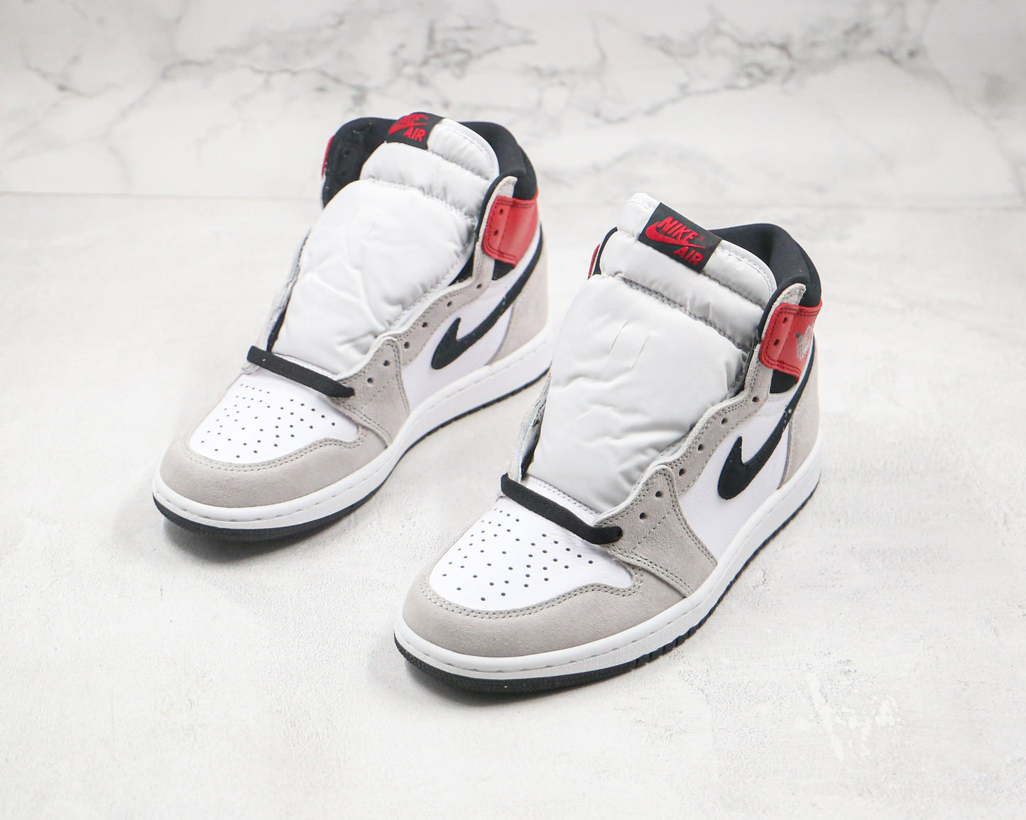 Jordan 1 Retro High Light Smoke Gray