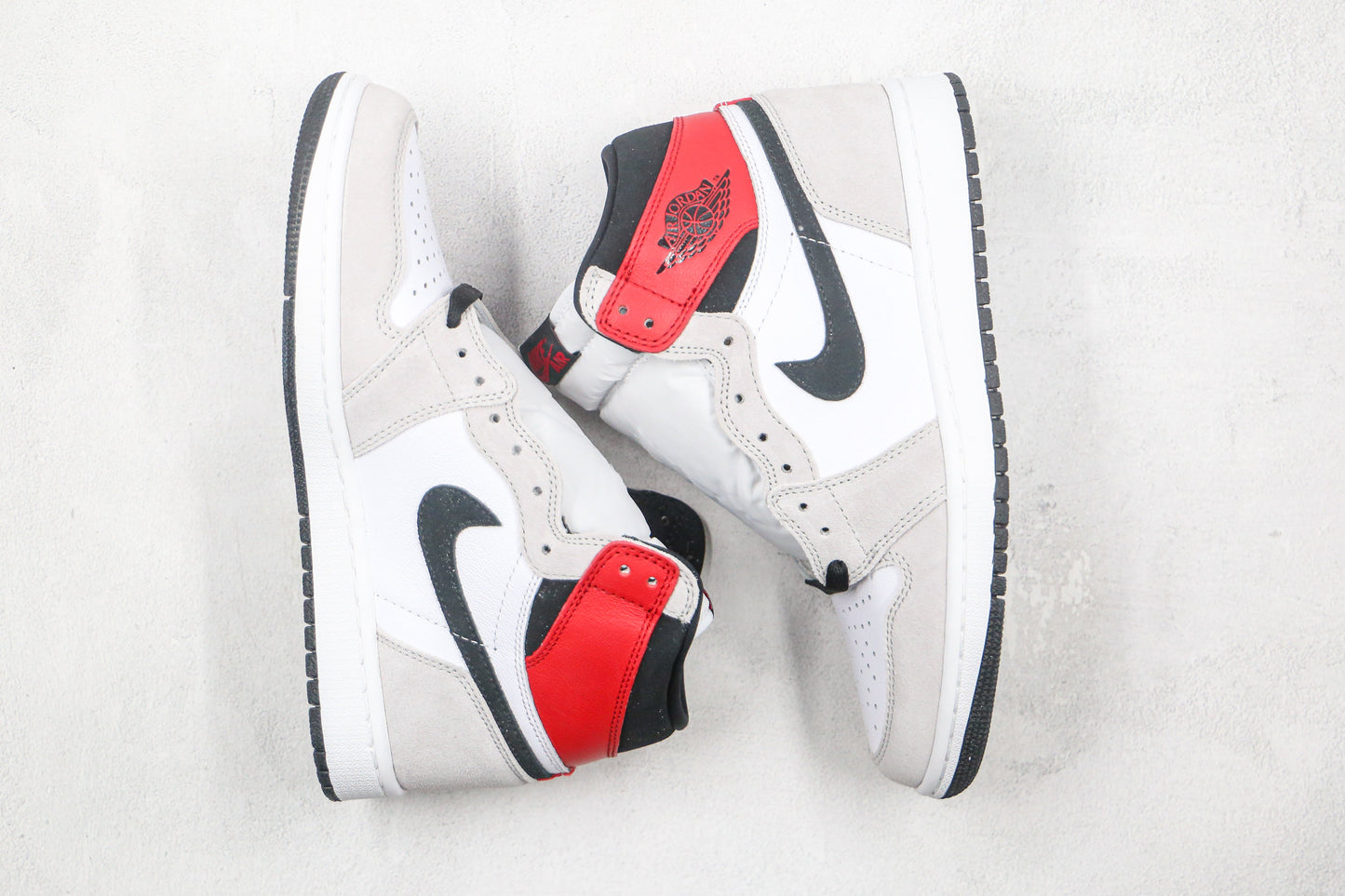 Jordan 1 Retro High Light Smoke Gray 