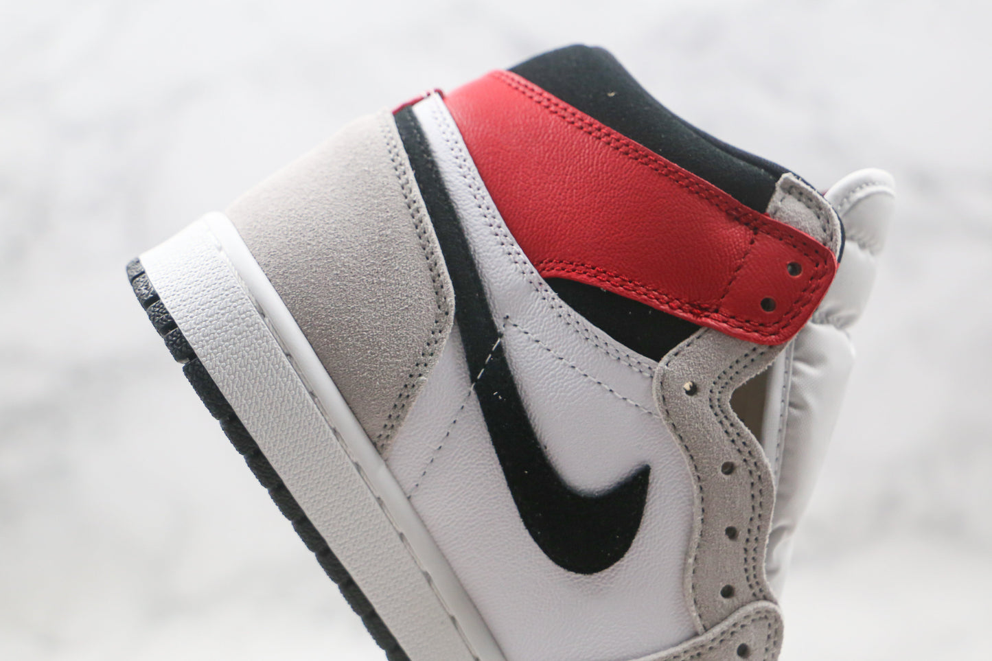 Jordan 1 Retro High Light Smoke Gray 