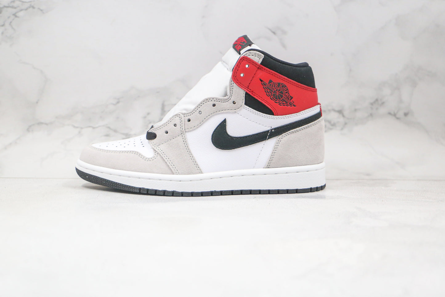 Jordan 1 Retro High Light Smoke Gray 