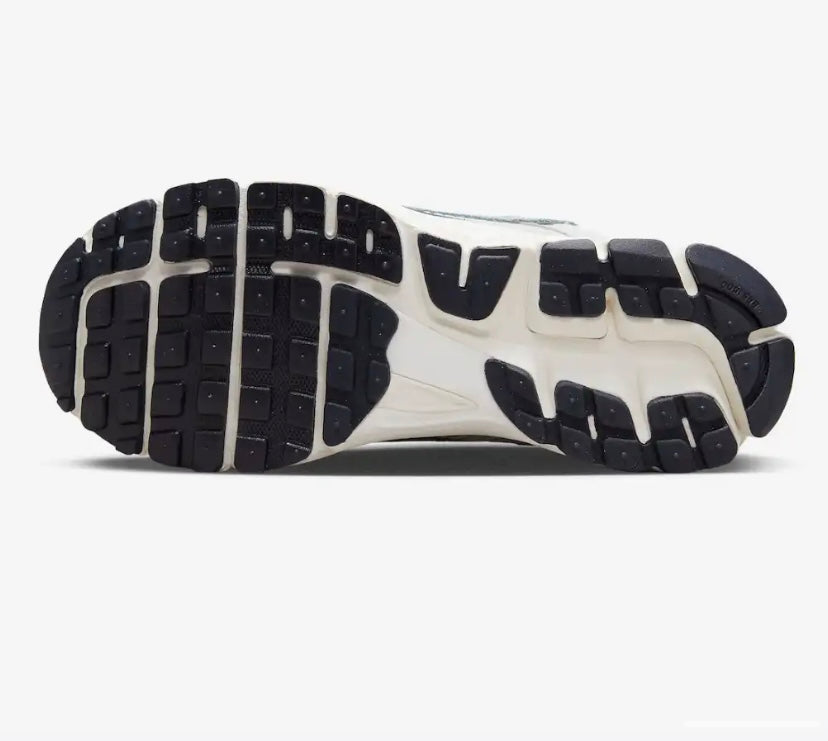 Nike Zoom Vomero 5 Photon Dust Metallic Silver 