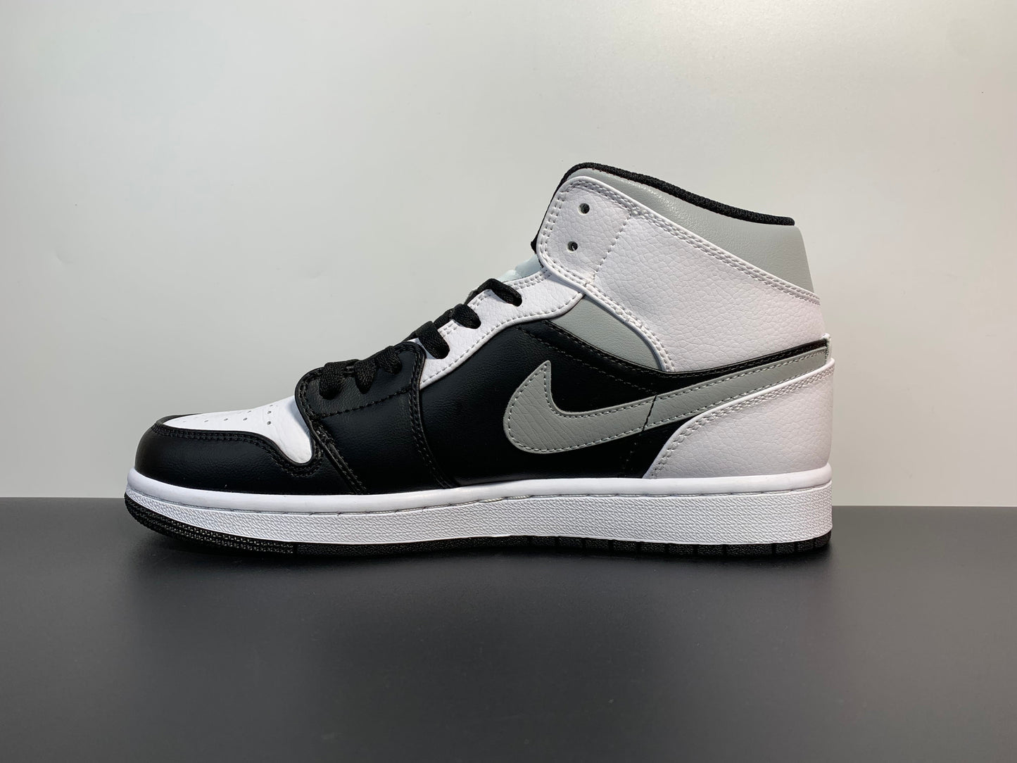 Jordan 1 Mid White Shadow 