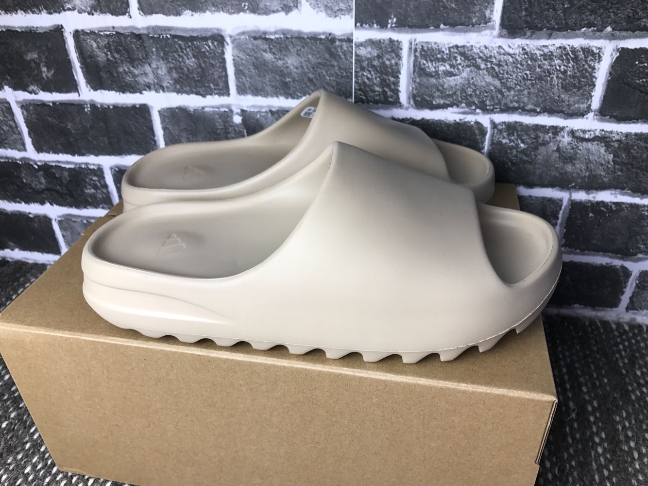 Adidas Yeezy Slide Pure 