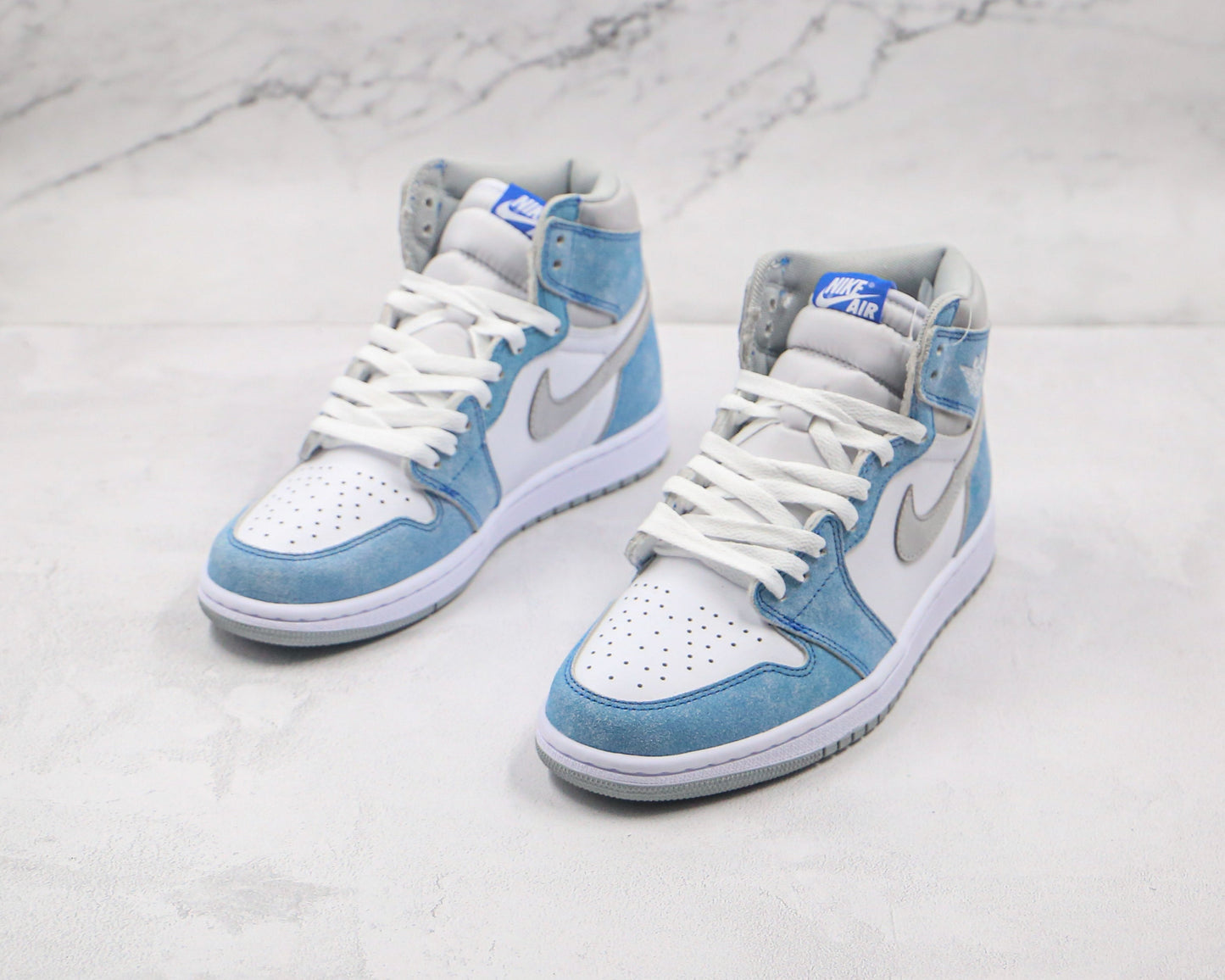 Jordan 1 Retro High Hyper Royal Smoke Gray 