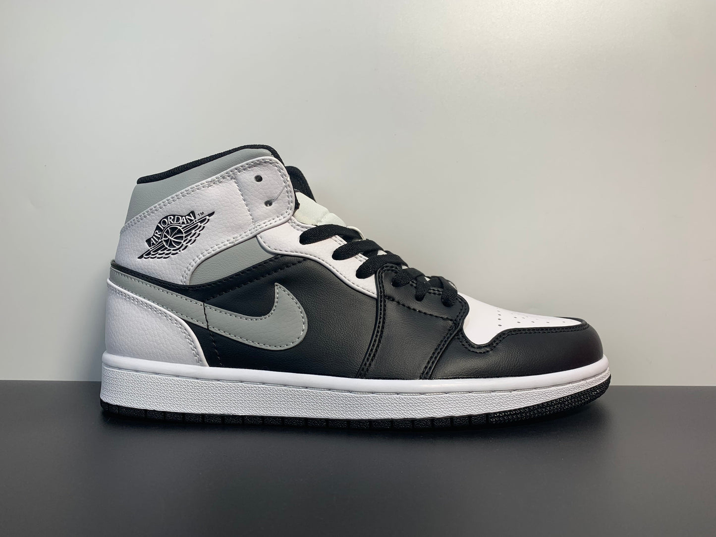 Jordan 1 Mid White Shadow 