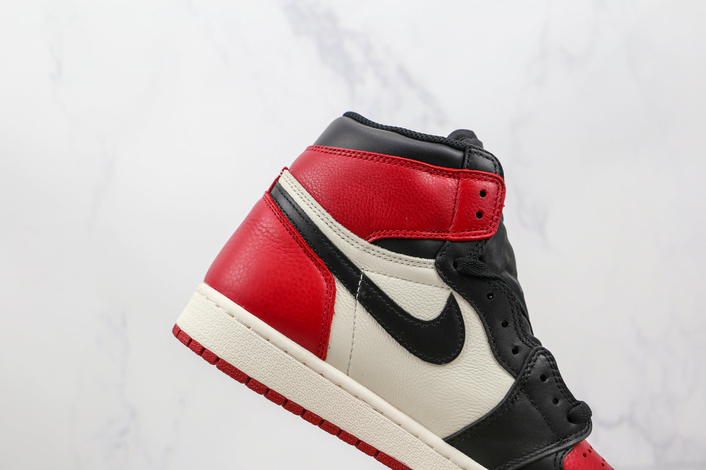Jordan 1 Retro High Bred Toe 