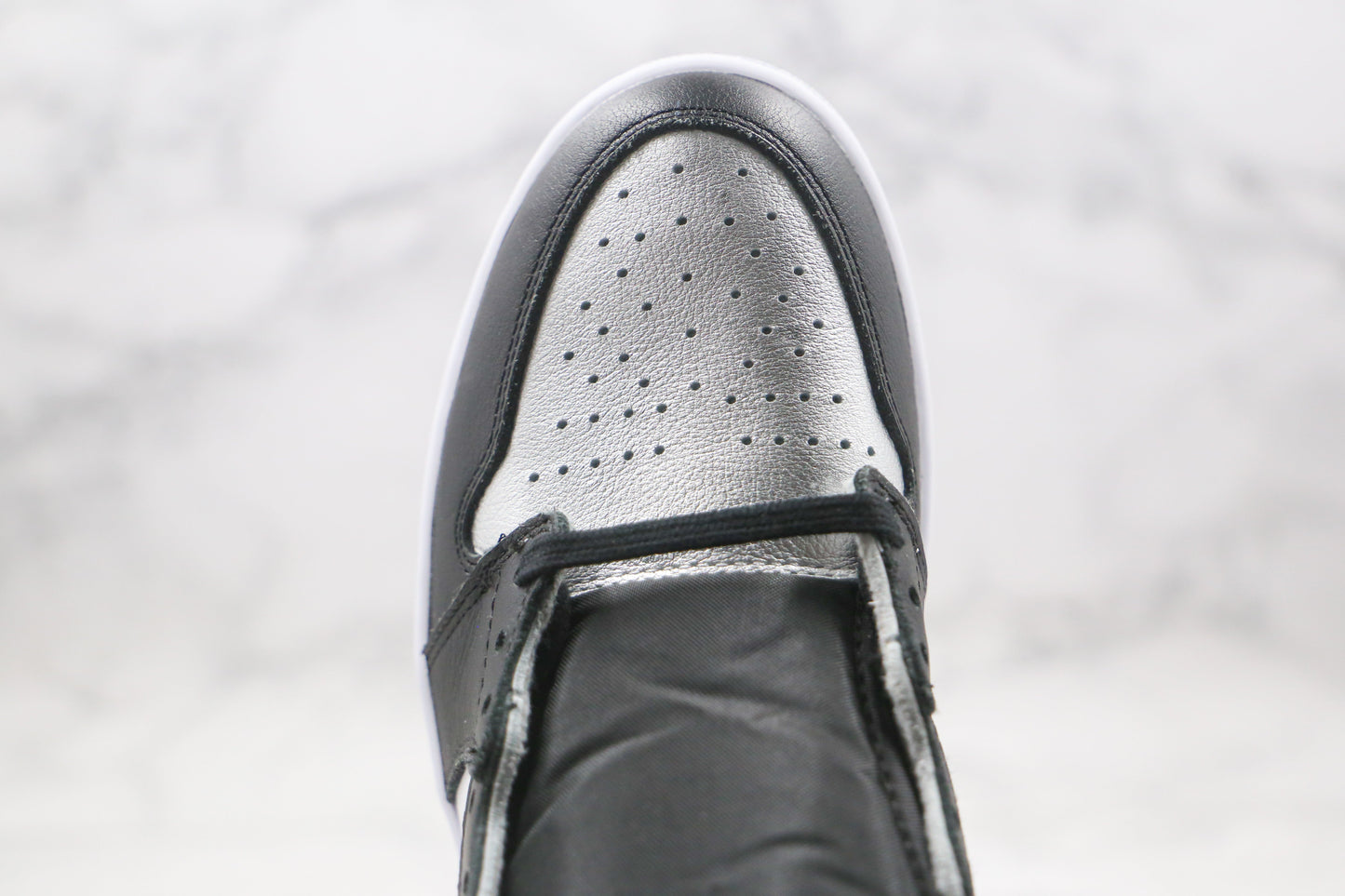 Jordan 1 Retro High Silver Toe 