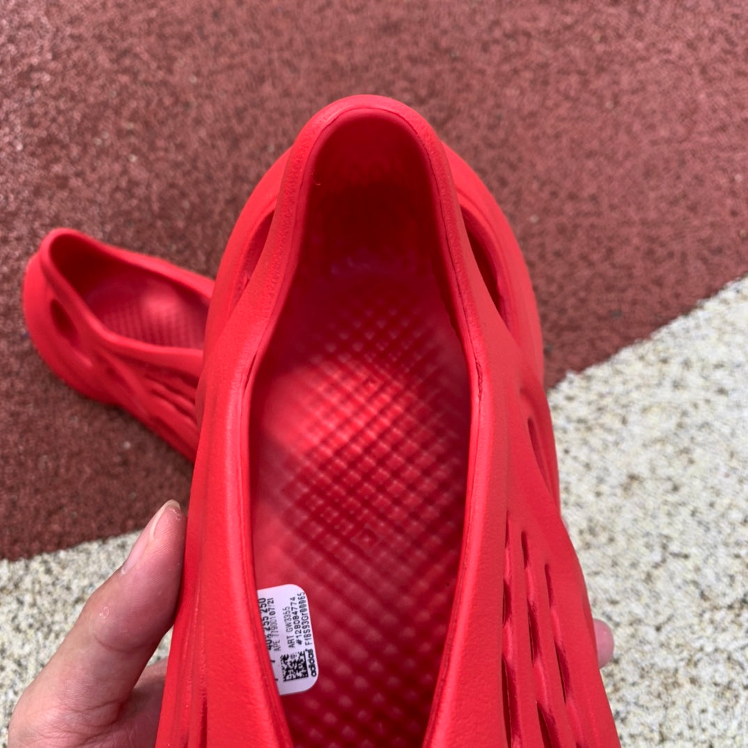 Adidas Yeezy Foam RNNR Vermillion 