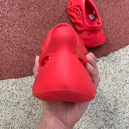 Adidas Yeezy Foam RNNR Vermillion 