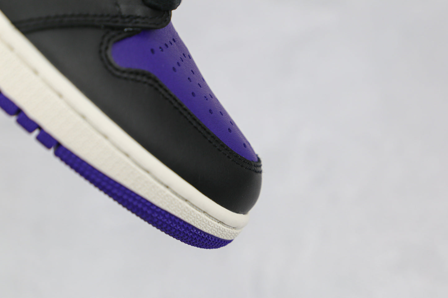 Jordan 1 Retro High Court Purple 