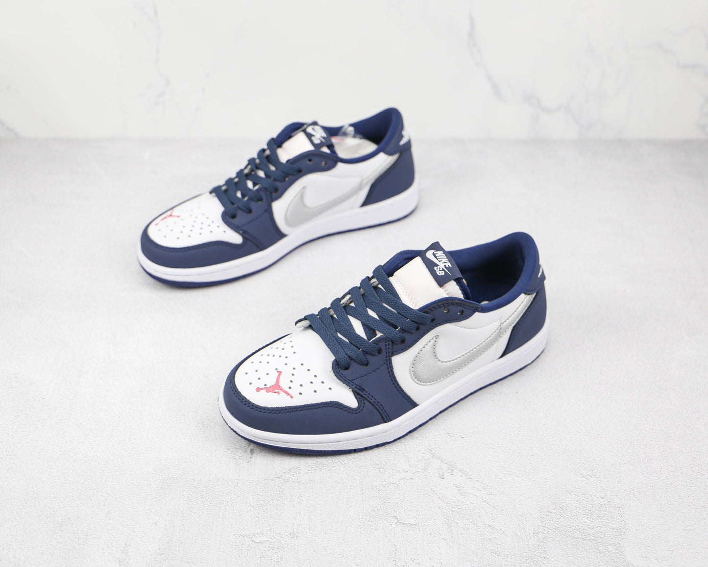 Jordan 1 Low SB Midnight Navy 