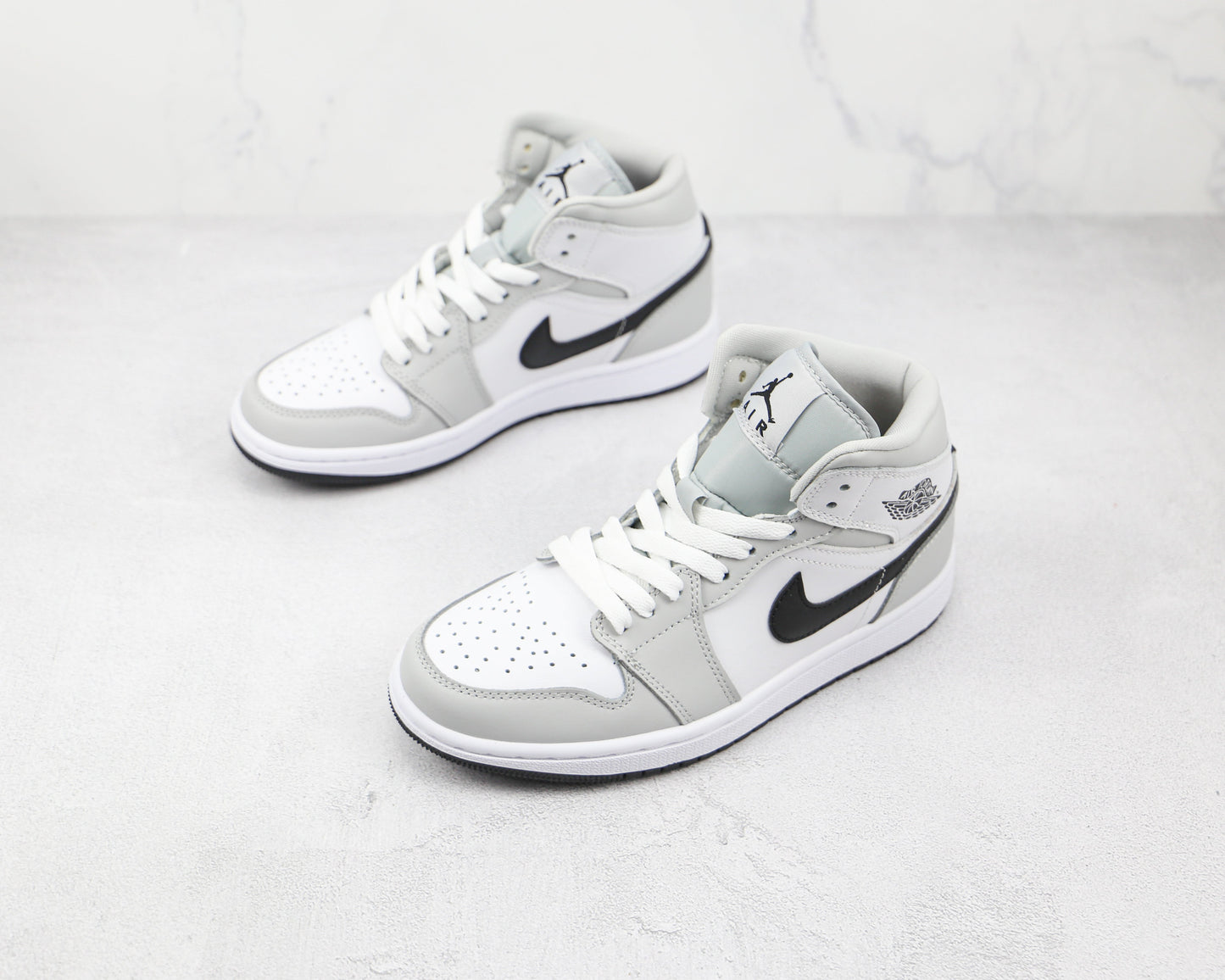 Jordan 1 Mid Light Smoke Grey 