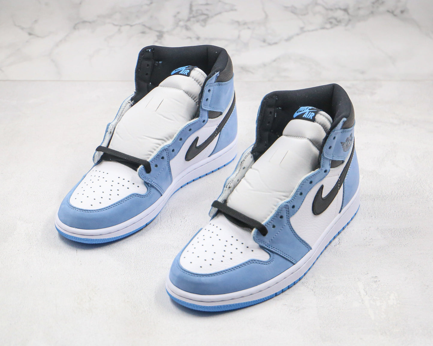 Jordan 1 Retro High White University Blue Black 