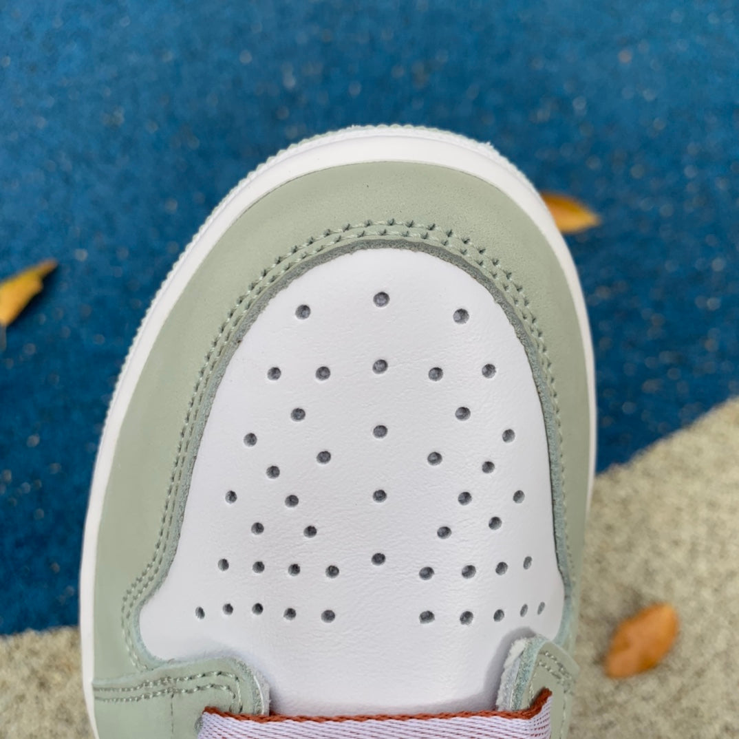 Jordan 1 Retro High OG Seafoam 